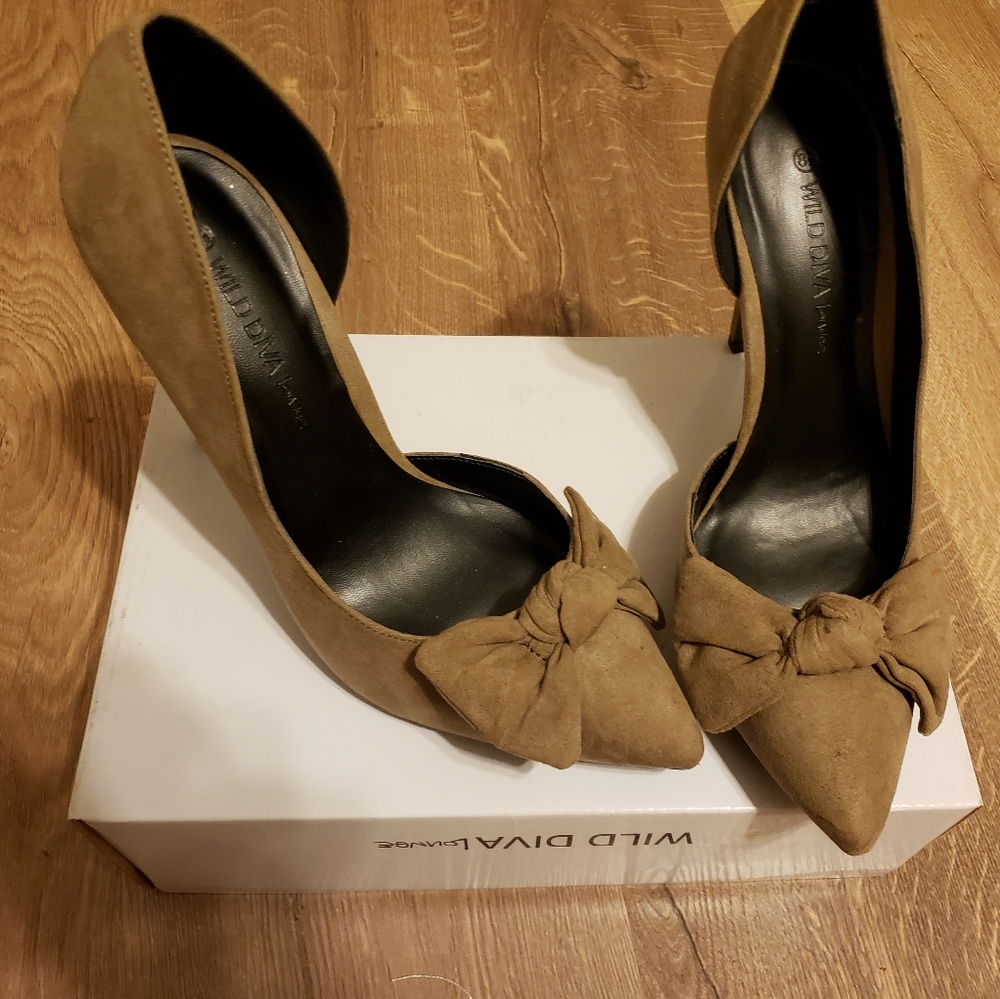 Cute heels, band new